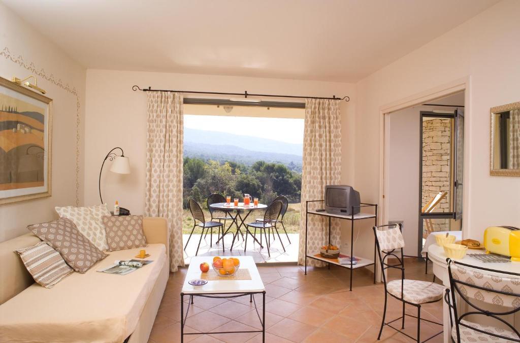 Madame Vacances Residence Provence Country Club Saumane-de-Vaucluse ภายนอก รูปภาพ