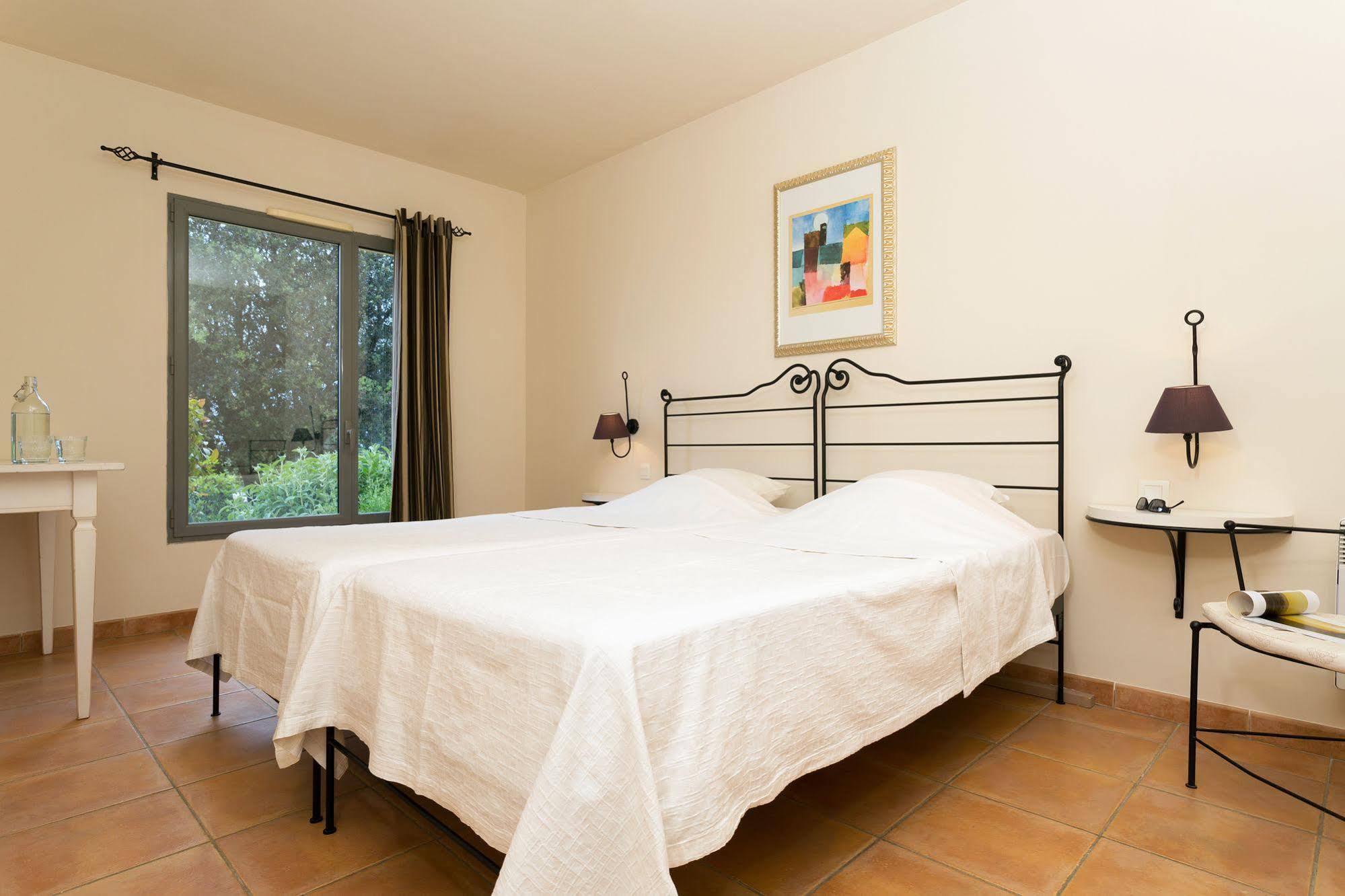 Madame Vacances Residence Provence Country Club Saumane-de-Vaucluse ภายนอก รูปภาพ