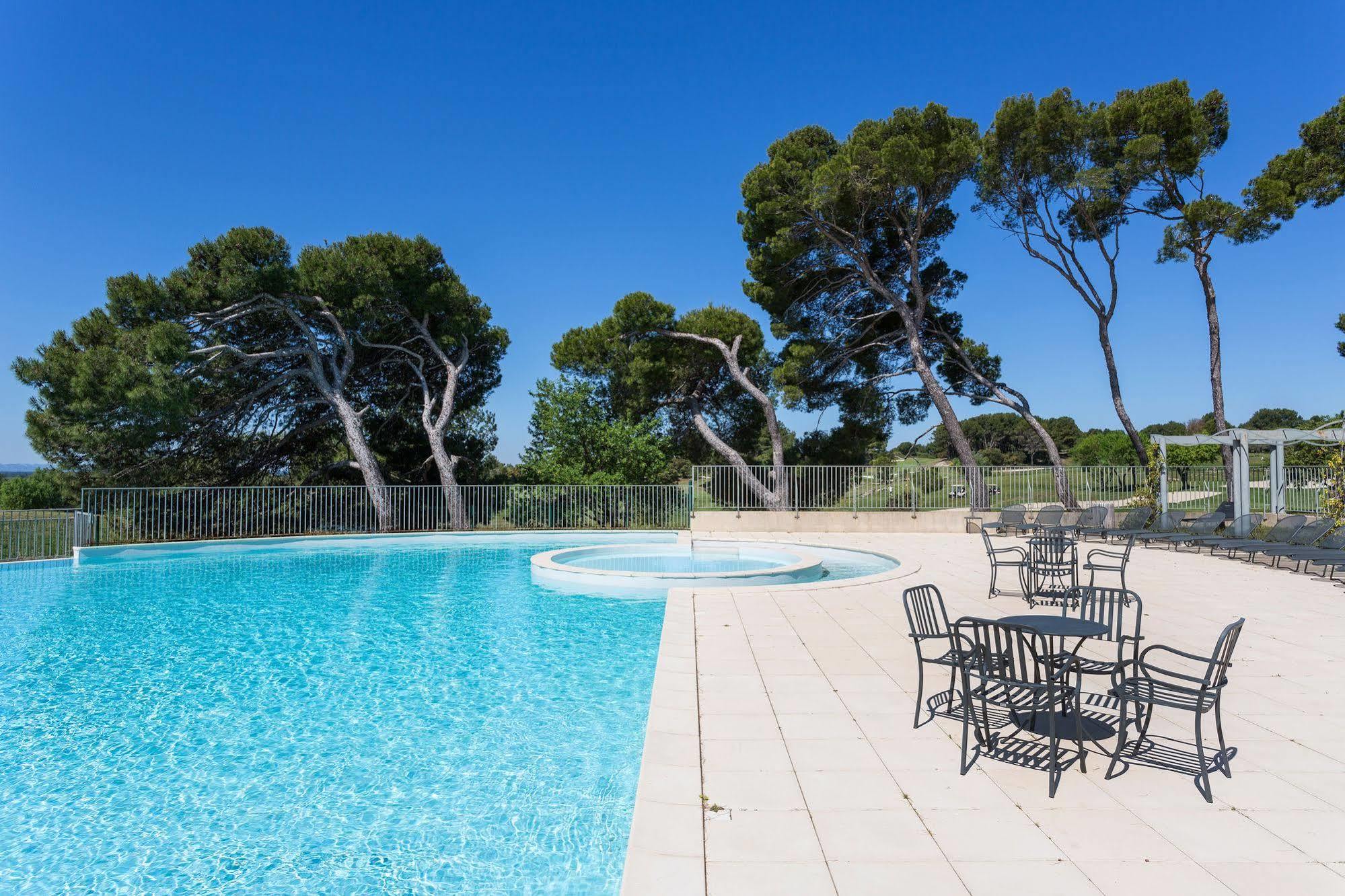 Madame Vacances Residence Provence Country Club Saumane-de-Vaucluse ภายนอก รูปภาพ