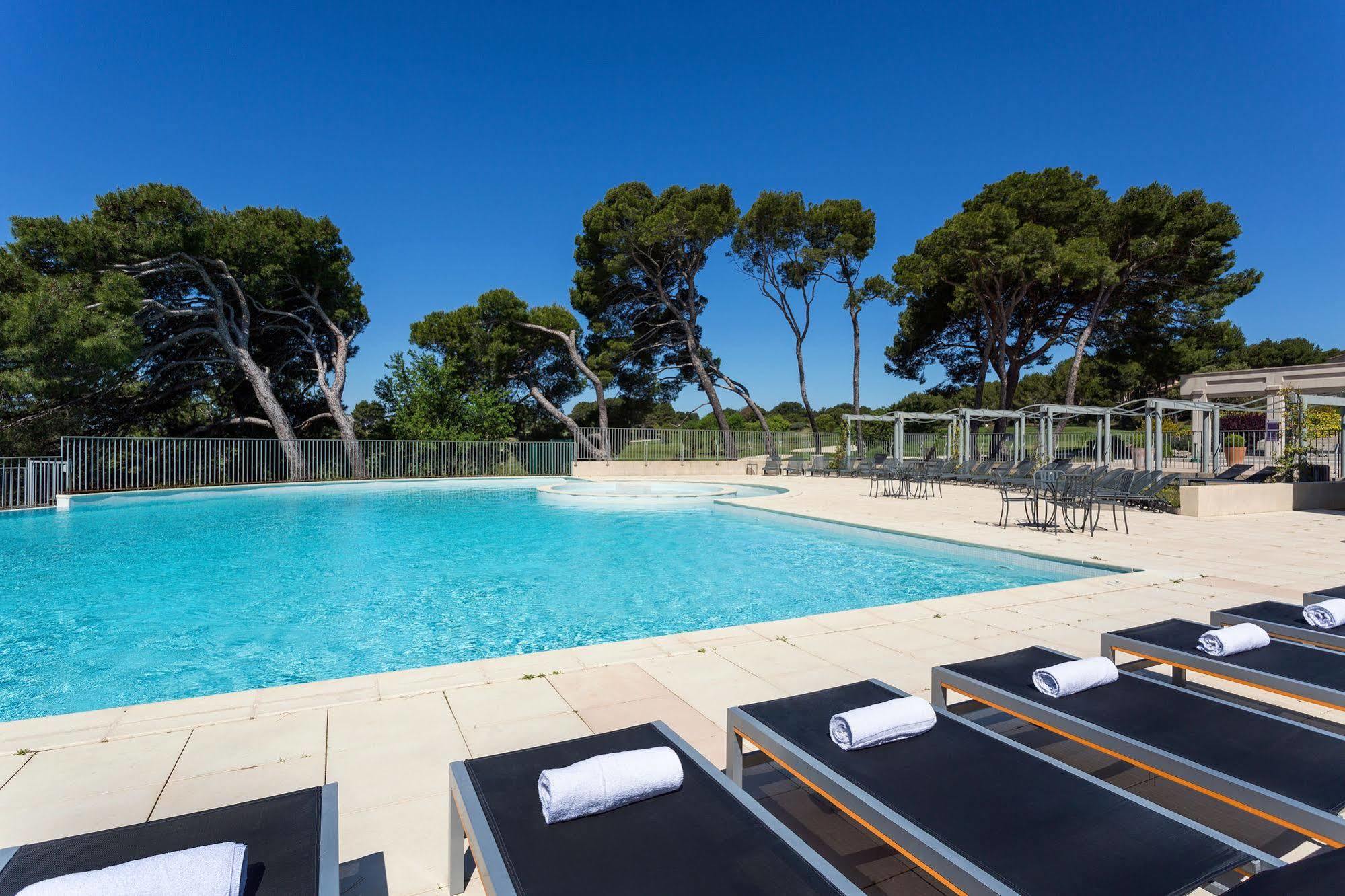 Madame Vacances Residence Provence Country Club Saumane-de-Vaucluse ภายนอก รูปภาพ