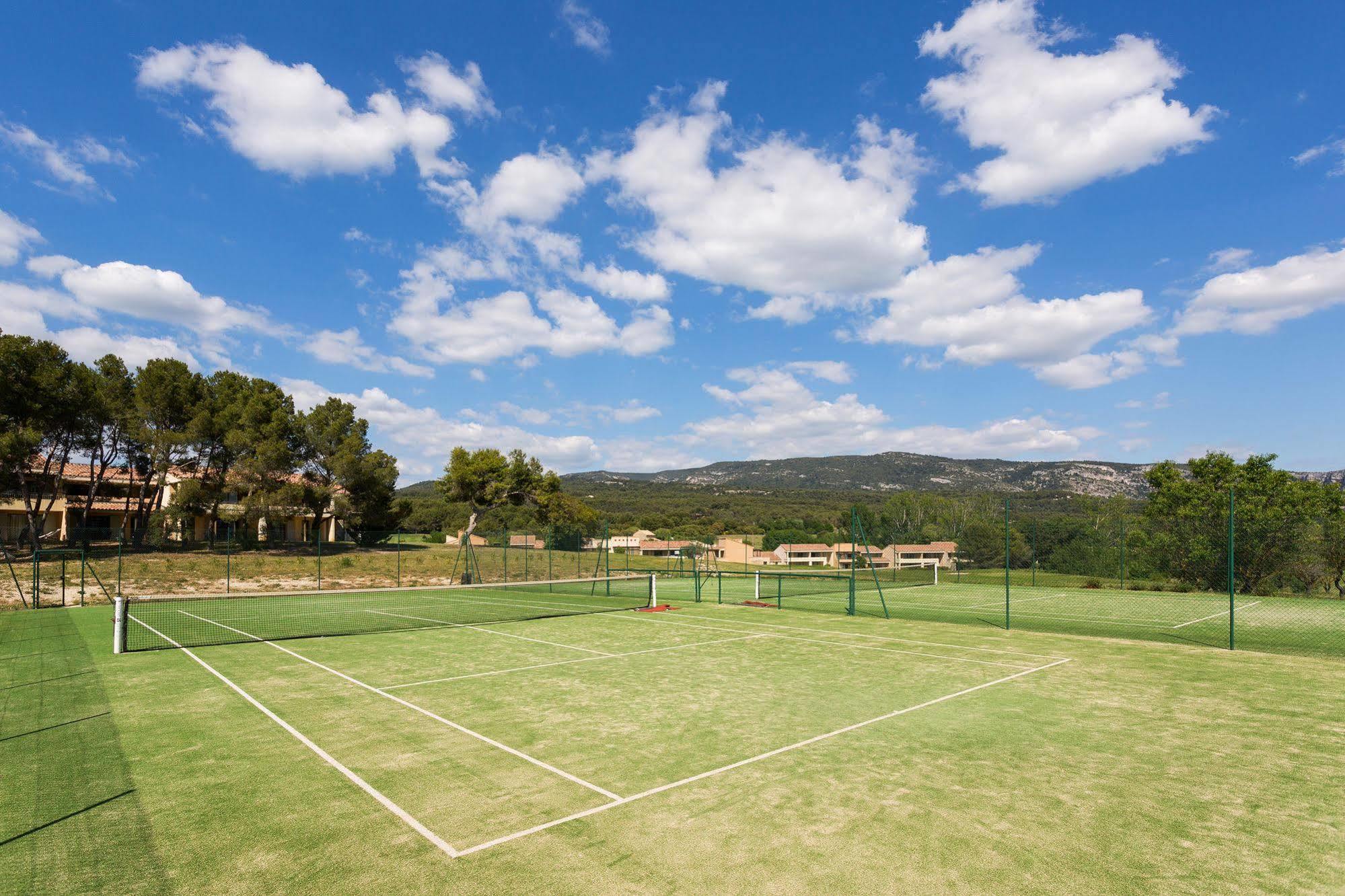 Madame Vacances Residence Provence Country Club Saumane-de-Vaucluse ภายนอก รูปภาพ